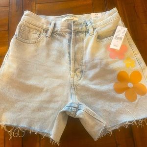 PacSun NWT floral 90’s girlfriend fit shorts - size 25
